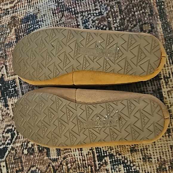 Minnetonka moccasins and slippers - Picture 7 of 7